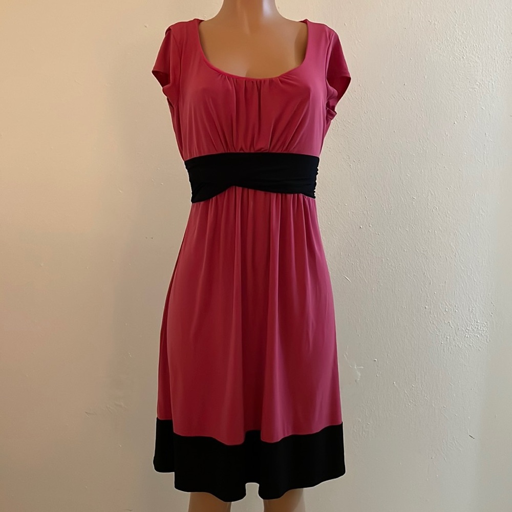 Roulette Short Sleeve Midi Dress with black tie ribbon waiste Size Large EUC